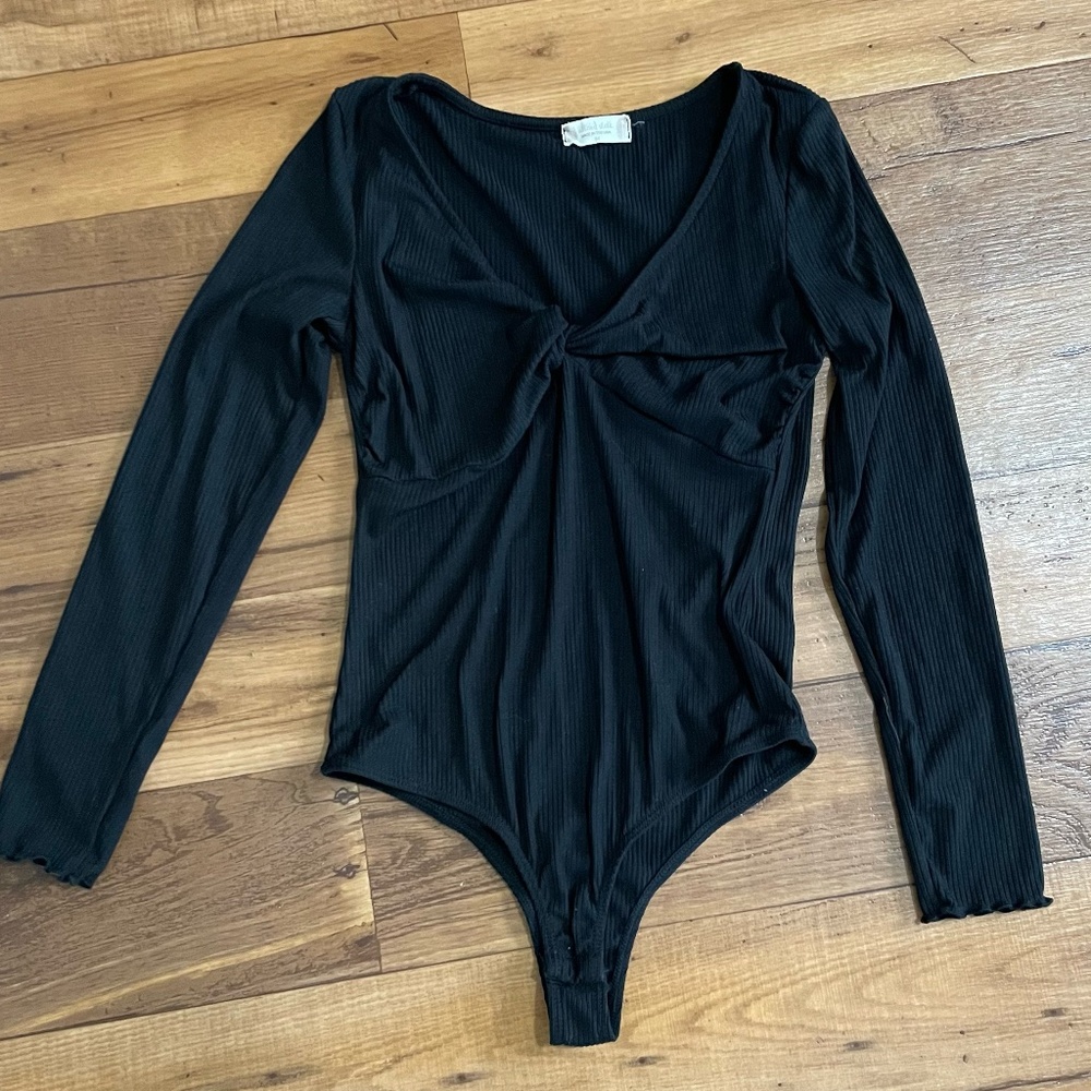 Altar’d State Black V-Neck Long Sleeve Lettuce Trim Bodysuit Size Medium